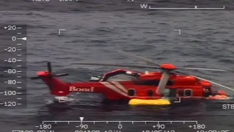 Catorce personas son rescatadas después de que su helicóptero cayera en el mar Catorce personas son rescatadas después de que su helicóptero cayera en el mar
