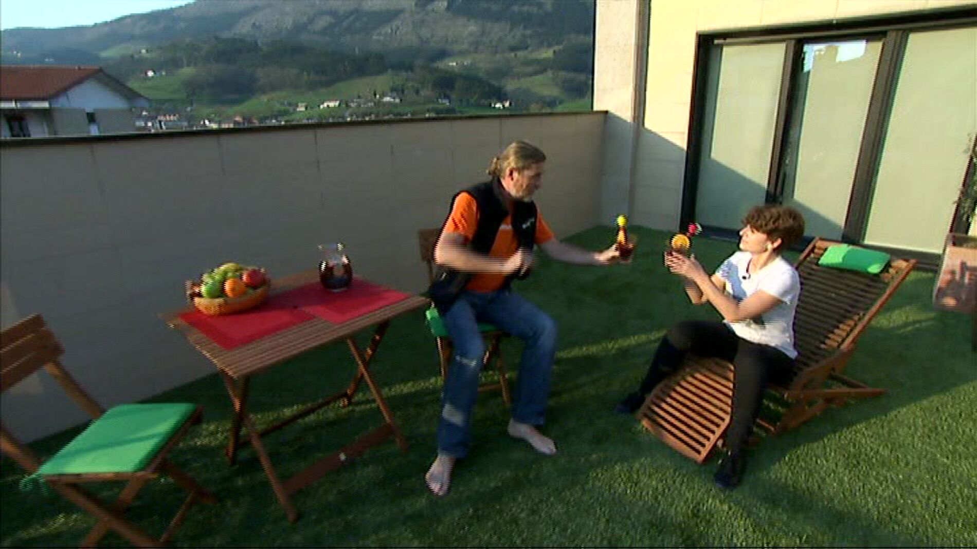 &iexcl;Transforma tu terraza con c&eacute;sped artificial!