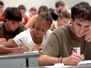 Estudiantes universitarios Estudiantes universitarios