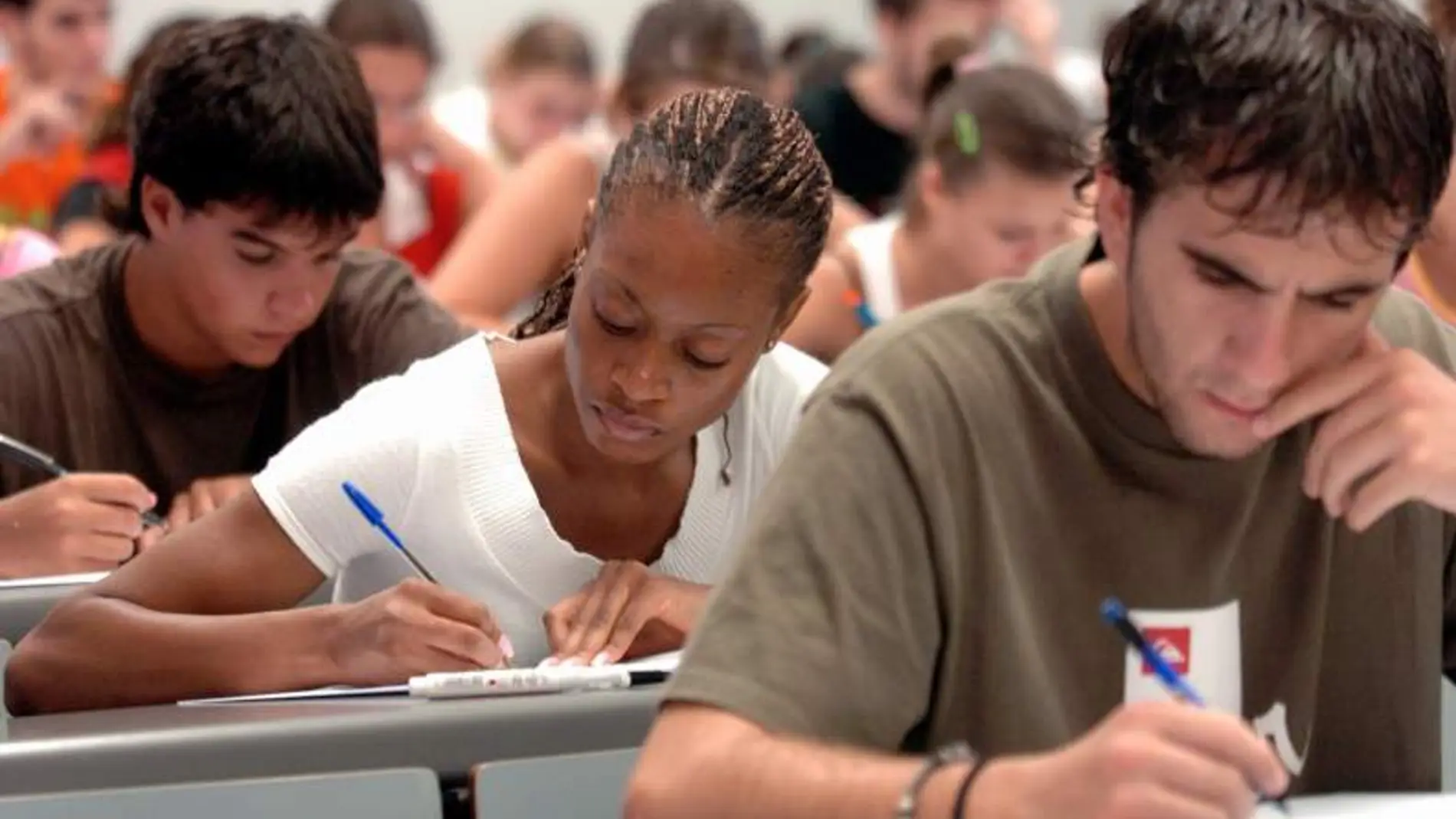 Estudiantes universitarios Estudiantes universitarios