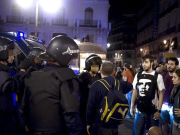 La Policía desaloja la Puerta del Sol el domingo 13 de mayo