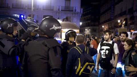 La Polic&iacute;a desaloja la Puerta del Sol el domingo 13 de mayo