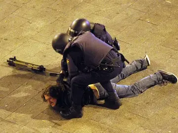 Detenciones en Sol de manifestantes del 15-M Detenciones en Sol de manifestantes del 15-M