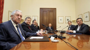 El presidente griego, Karolos Papulias, se reúne con los líderes políticos griegos