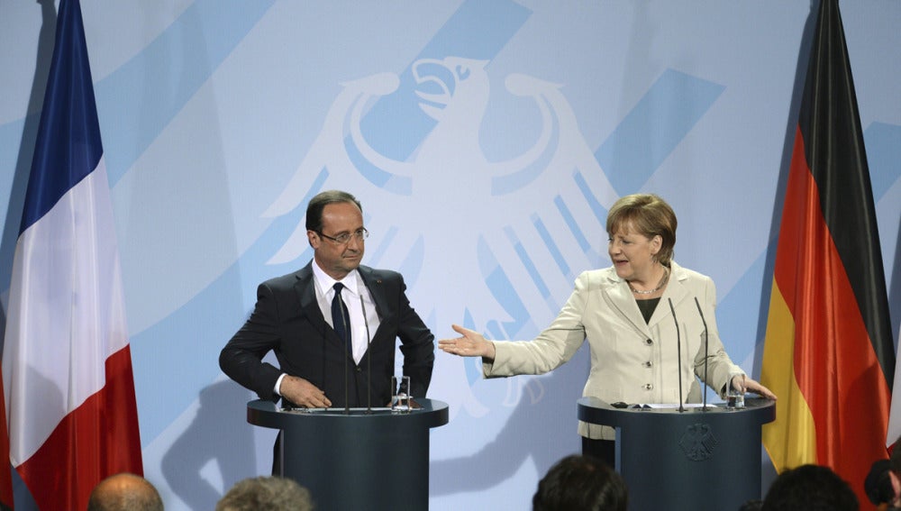 Hollande y Merkel, en rueda de prensa en Berlín