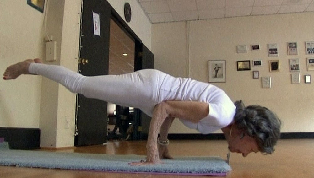 La Instructora De Yoga Más Anciana Del Mundo Tiene 93 Años 