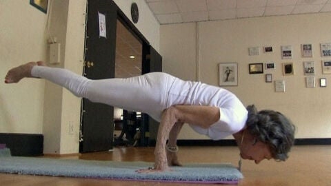 La instructora de yoga m&aacute;s anciana del mundo