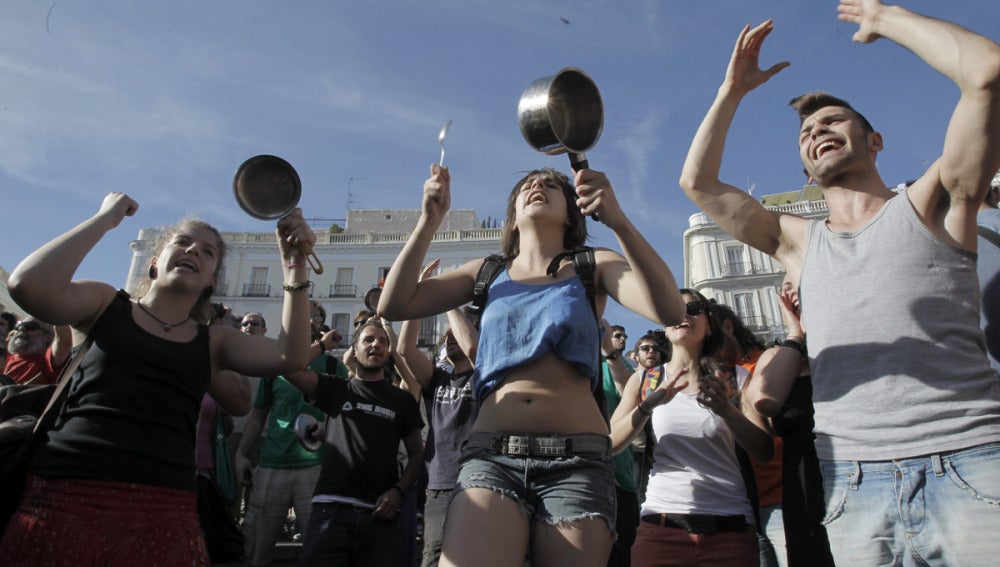 Cacerolada en la Puerta del Sol en el aniversario del 15-M