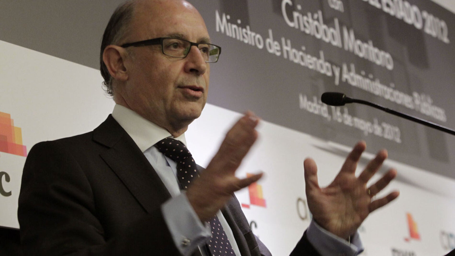 Crist&oacute;bal Montoro, ministro de Hacienda