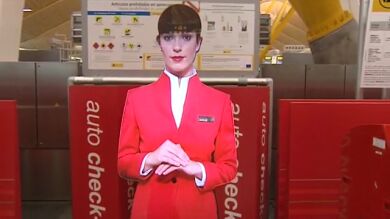 El aeropuerto de Barajas estrena azafatas virtuales