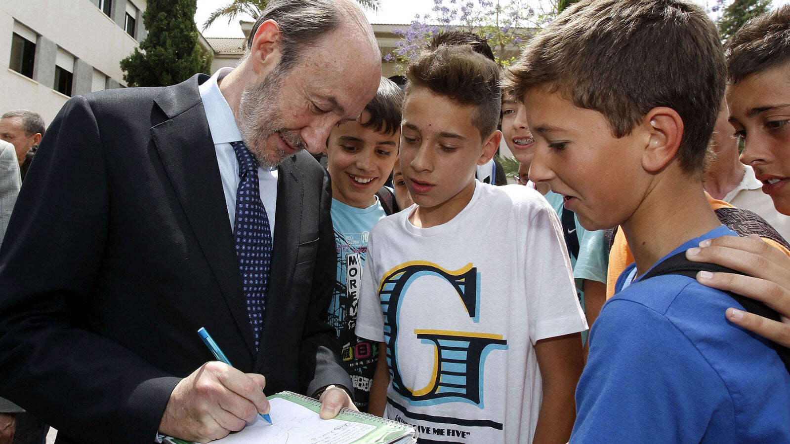 Rubalcaba: “Si vamos juntos saldremos de la crisis”