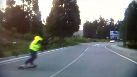 Los skaters invaden el carril contrario 