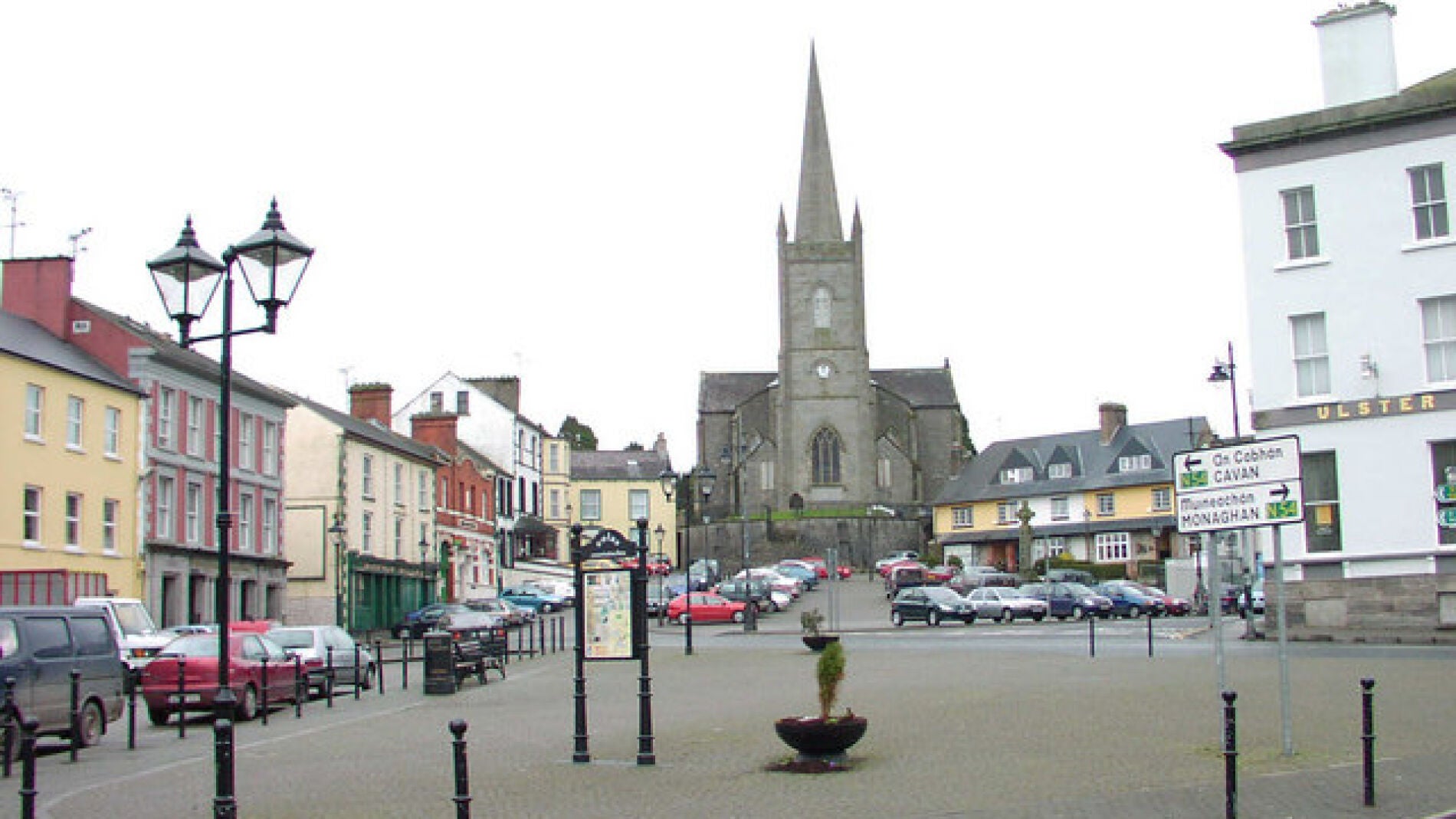 Plaza de Clones en Irlanda