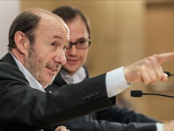 Rubalcaba junto al líder de los socialistas riojanos