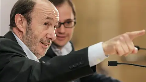 Rubalcaba junto al líder de los socialistas riojanos Rubalcaba junto al líder de los socialistas riojanos