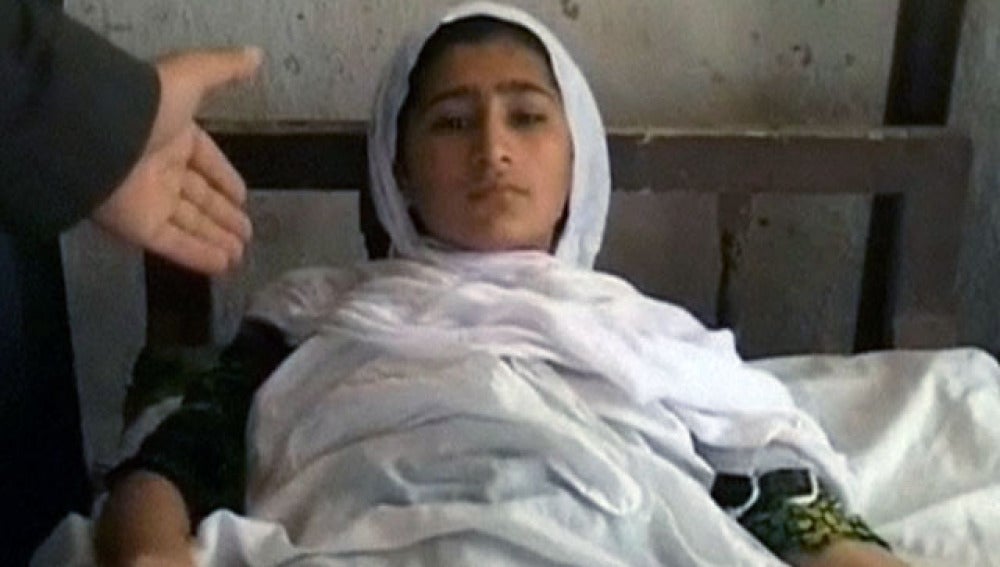 Una de las niñas envenenadas en Afganistán