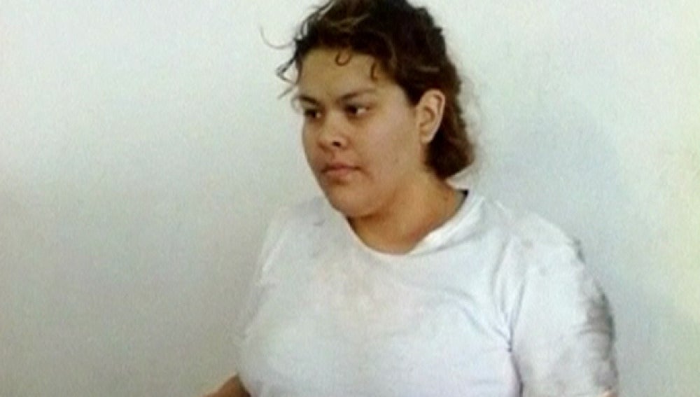 Saca los ojos a su hijo