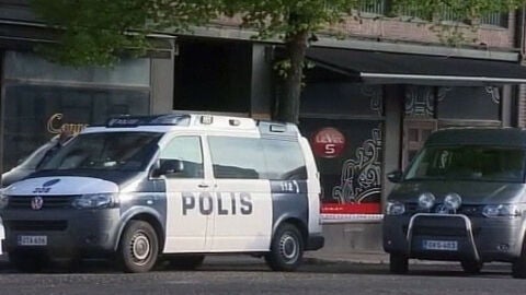 Coche de la polic&iacute;a finlandesa en el lugar del tiroteo