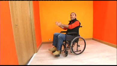 Una puerta accesible a silla de ruedas 