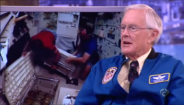 Charles Duke:"Llevamos jamón serrano a la Luna"