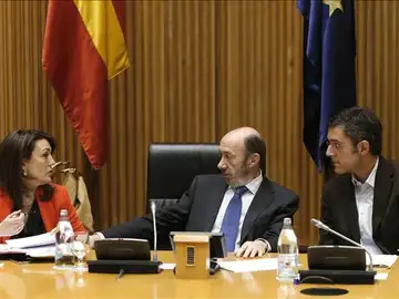 El PSOE no descarta una comisión para investigar la nefasta actuación en Bankia El PSOE no descarta una comisión para investigar la nefasta actuación en Bankia