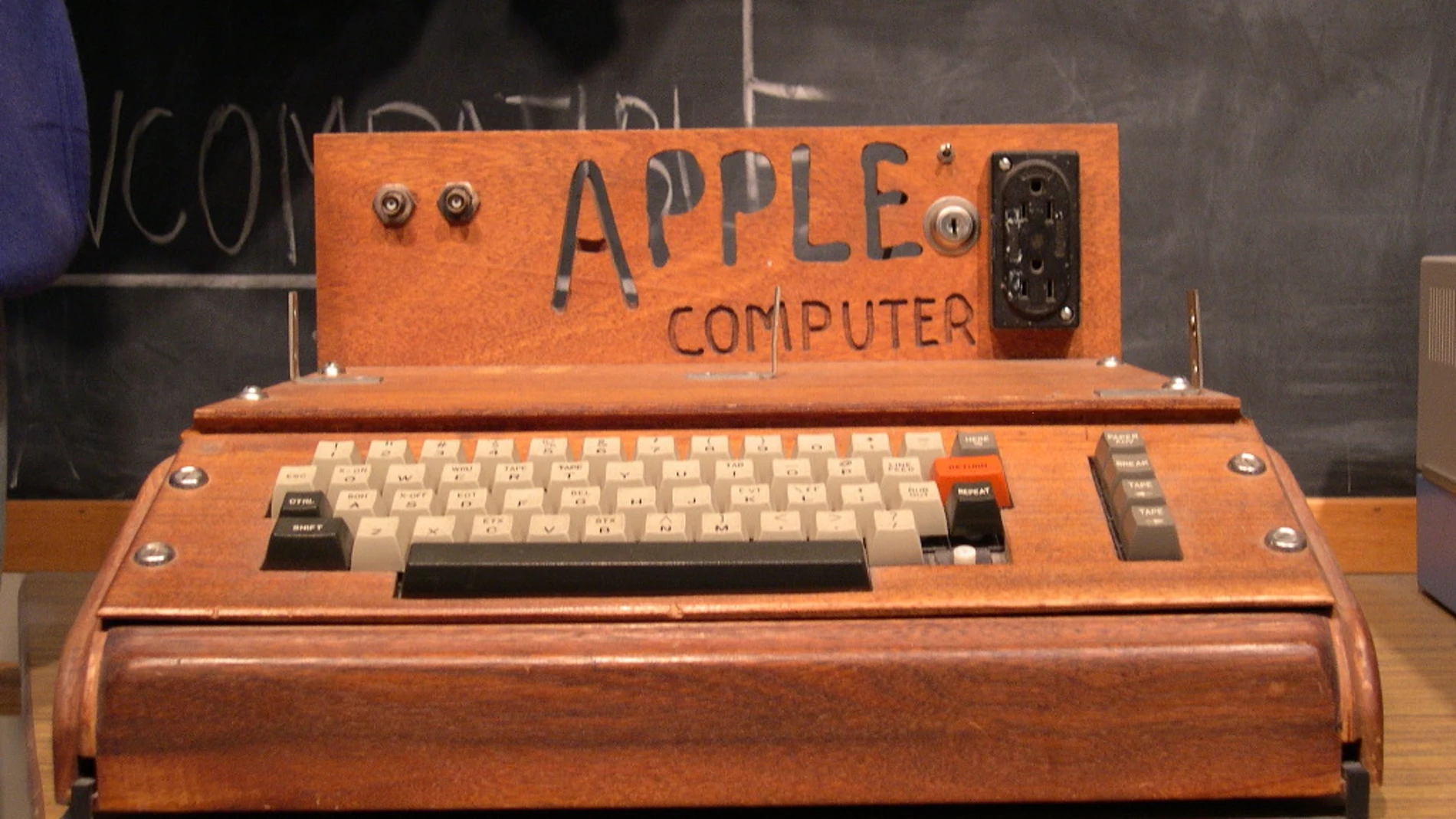 Ordenador Apple I de Steve Jobs y Wozniak Ordenador Apple I de Steve Jobs y Wozniak