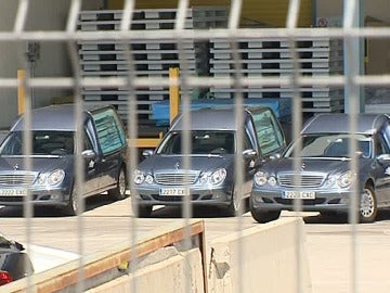 Coches fúnebres de los niños fallecidos en Catar