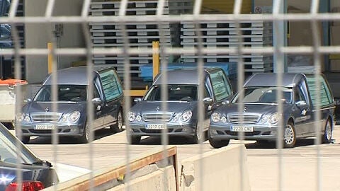 Coches f&uacute;nebres de los ni&ntilde;os fallecidos en Catar