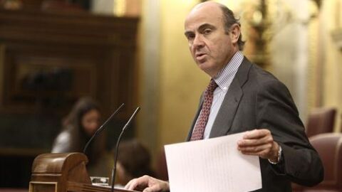 El PP saca adelante la reforma financiera sin el apoyo del PSOE