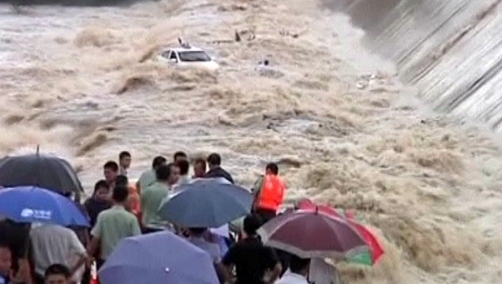 Atrapados en mitad de una inundación