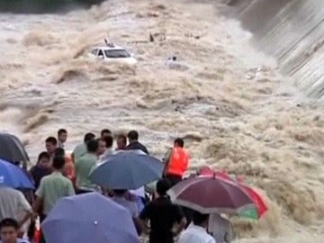 Atrapados en mitad de una inundación