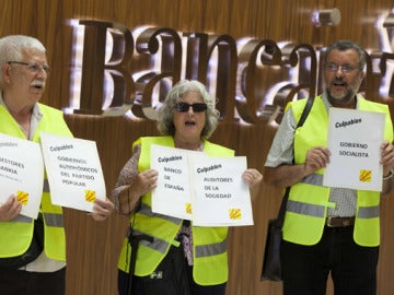 Yayoflautas, en la sede de Bancaja