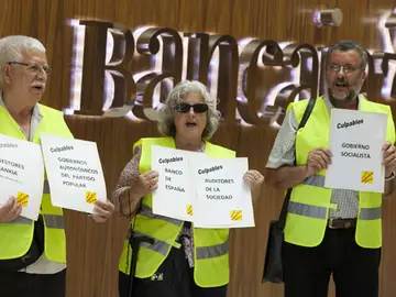 Yayoflautas, en la sede de Bancaja Yayoflautas, en la sede de Bancaja