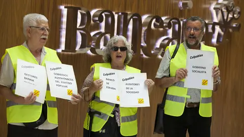 Yayoflautas, en la sede de Bancaja Yayoflautas, en la sede de Bancaja