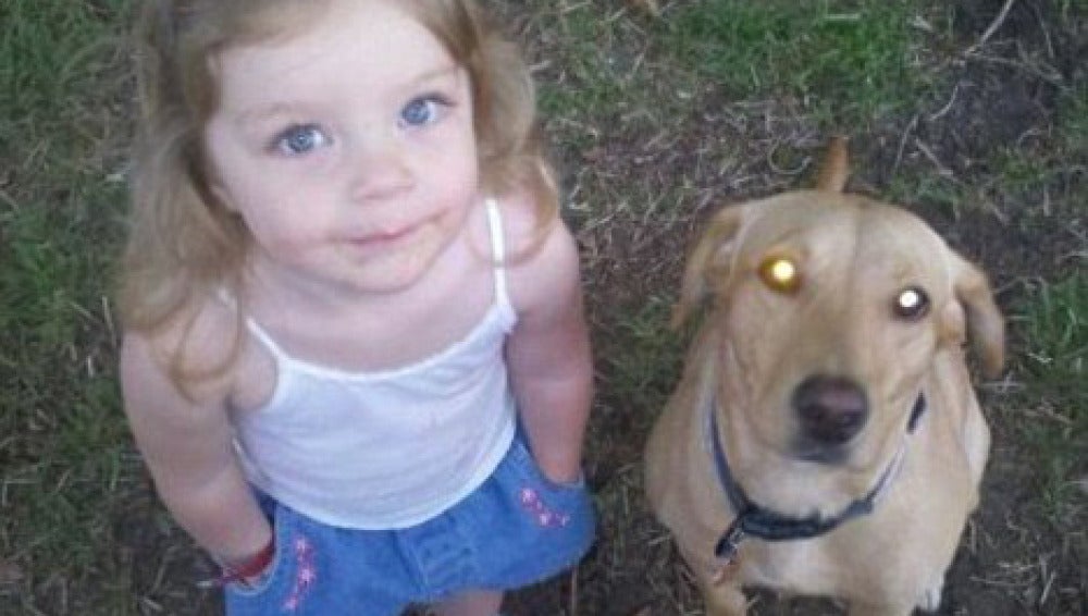 La pequeña Faith y su perrita Ruby