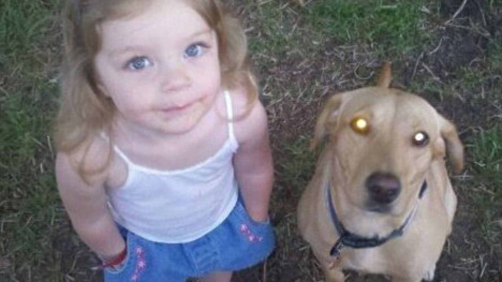 La peque&ntilde;a Faith y su perrita Ruby