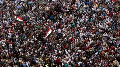 Continúan las protestas en la plaza Tahrir por la condena a Mubarak
