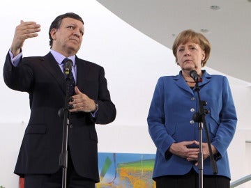 Durao Barroso junto a Merkel
