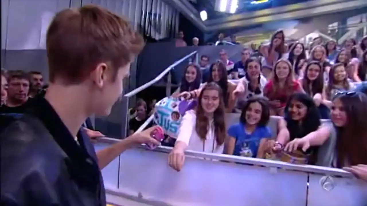 Justin Bieber perfuma a las fans