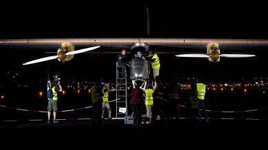 El avión solar 'Solar Impulse' despega de Barajas hacia Marruecos