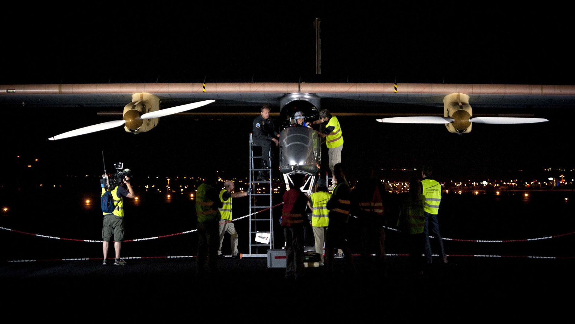 El 'Solar Impulse' antes de despegar