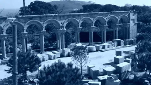 Claustro románico en 1959 Claustro románico en 1959