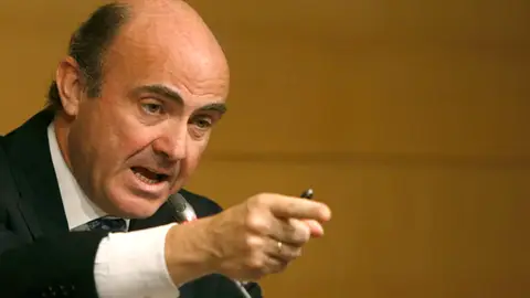 Luis de Guindos en la rueda de prensa Luis de Guindos en la rueda de prensa