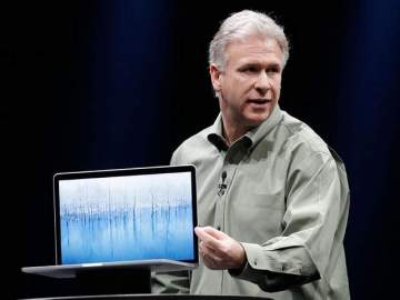Phil Schiller presentando el nuevo Mac Book Pro Phil Schiller presentando el nuevo Mac Book Pro