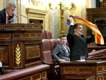 Alfred Bosch muestra la 'estelada' en el Congreso