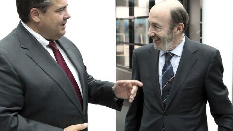 Alfredo P&eacute;rez Rubalcaba junto a Sigmar Gabriel 