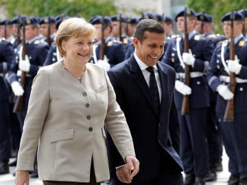Merkel recibe a Ollanta Humala