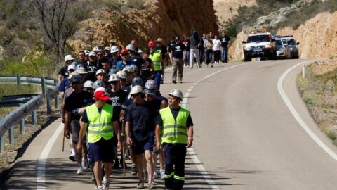 Mineros en su marcha desde Ari&ntilde;o (Teruel)