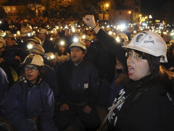 Mineros y sus familiares se manifiestan en León Mineros y sus familiares se manifiestan en León