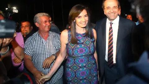 Antonis Samarás junto a su esposa Antonis Samarás junto a su esposa
